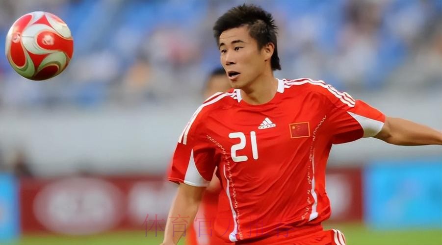 前国脚董方卓怒怼网友:全亚洲有几个去曼联踢球的? 引发外界热议 前国脚董方卓怒怼网友:全亚洲有几个去曼联踢球的? 引发外界热议